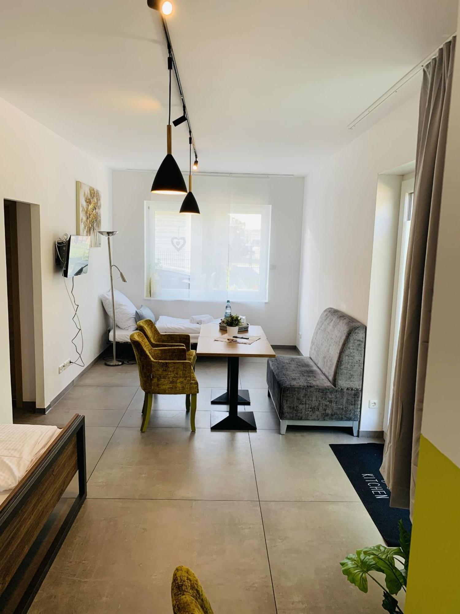 Gaeste Und Messezimmer Adelheidsdorf Exteriör bild